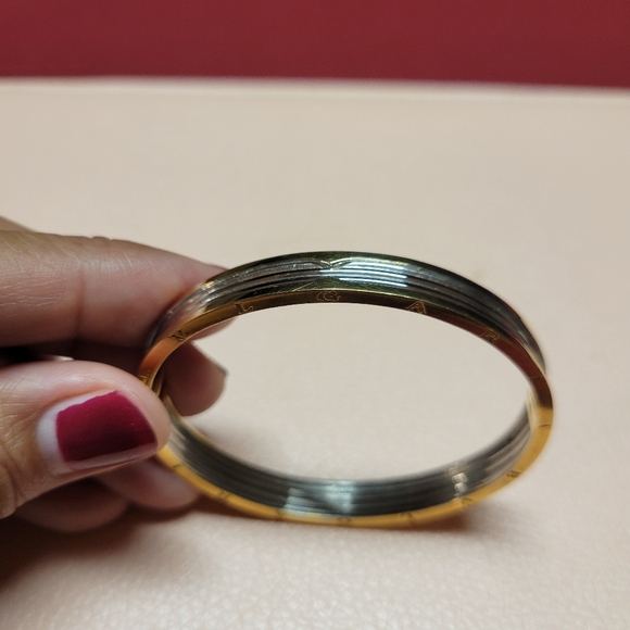 18k Bangle - Picture 4 of 4